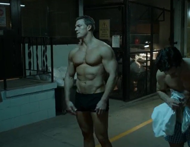 Alan Ritchson in and as Reacher 