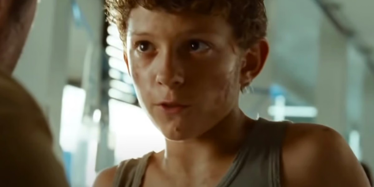 Tom Holland as Lucas Bennett in The Impossible