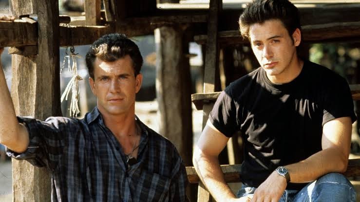 Mel Gibson and Robert Downey Jr in Air America