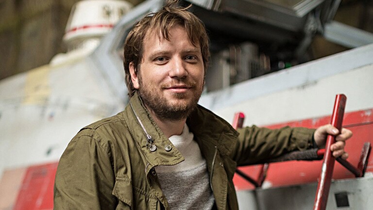 Gareth Edwards on the sets of Rogue One: A Star Wars Story 