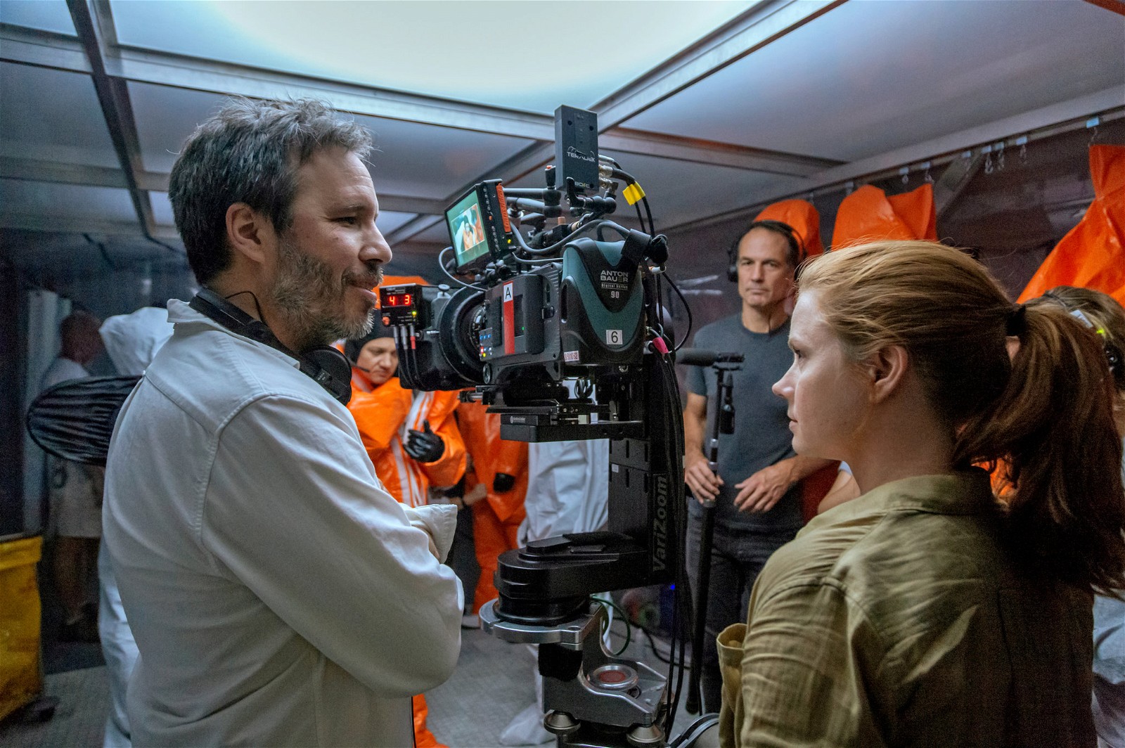 Denis Villeneuve and Amy Adams on the sets of Arrival
