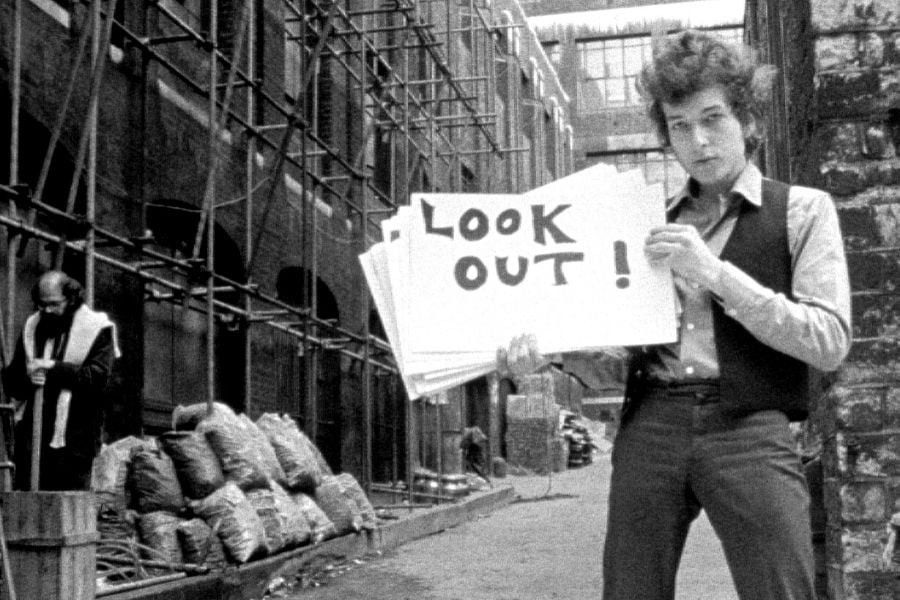 Bob Dylan in the music video of Subterranean Homesick Blues