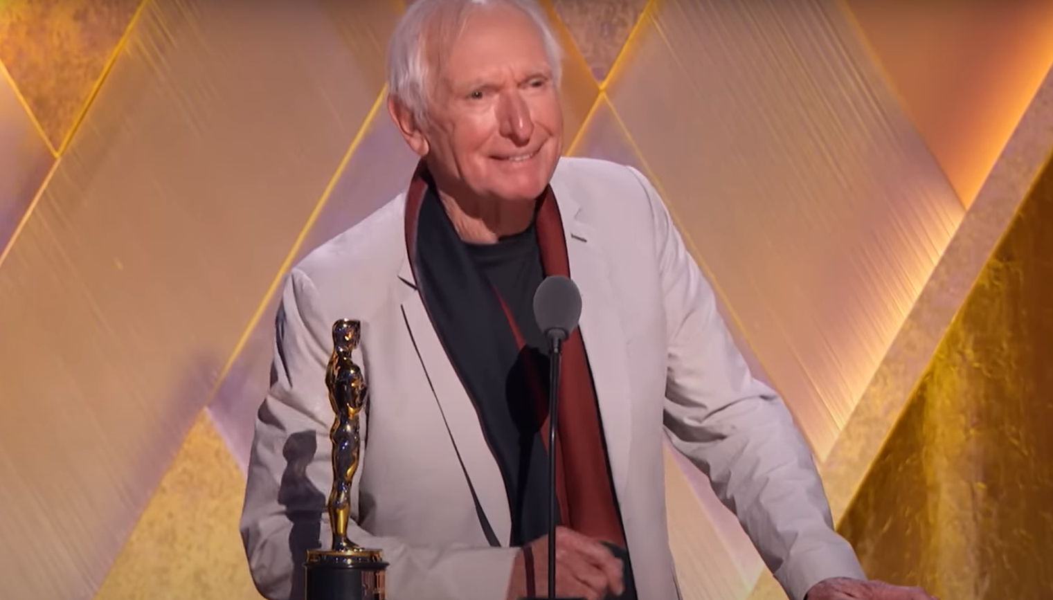 Peter Weir received an Honorary Oscar Award | Photo: Screengrab/Oscars/YouTube
