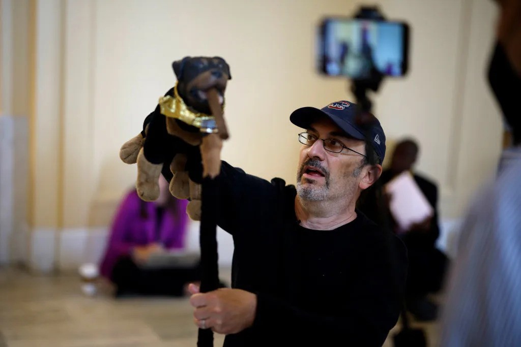 Robert Smigel's Triumph the Insult Comic Dog | Behind the Scene
