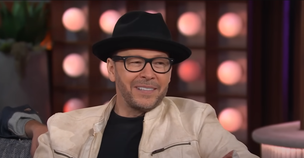 Donnie Wahlberg (Image via The Kelly Clarkson Show | YouTube)