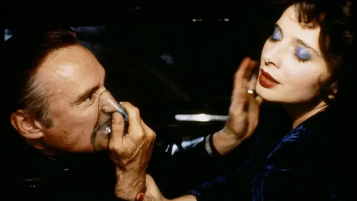 David Hopper and Isabella Rossellini in Blue Velvet