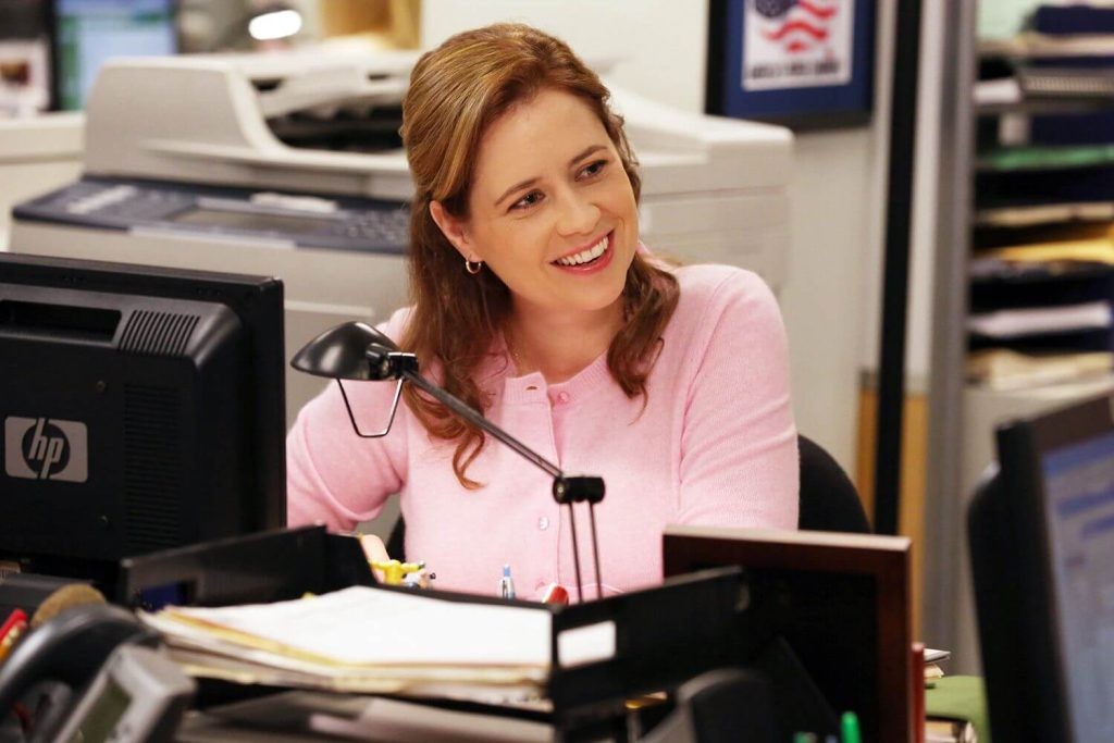 Fischer in her iconic role of Pam Beesly.