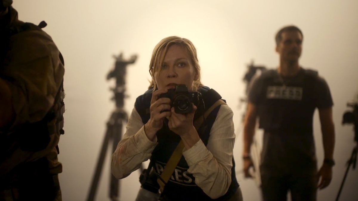 Kirsten Dunst as Lee Smith in Civil War