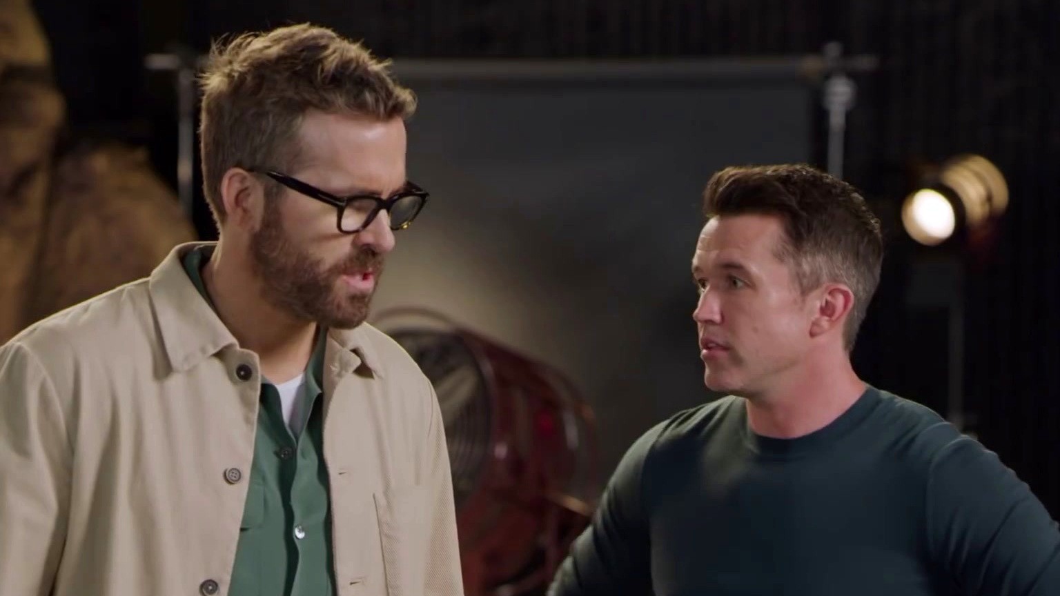 Ryan Reynolds and Rob Mcelhenney in Welcome to Wrexham 