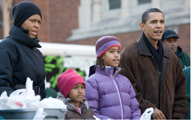 Barack Obama and family (Image via Wikimedia Commons)