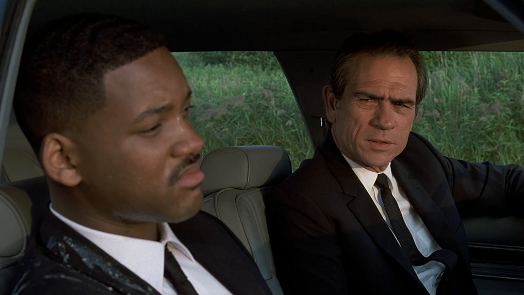 Tommy Lee Jones sitting in a car alongside Will Smith