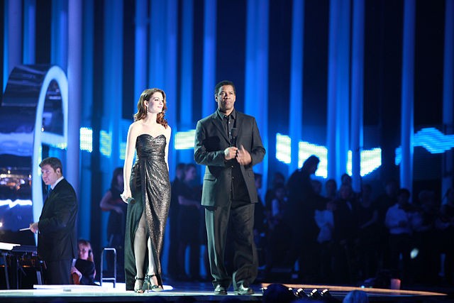 Denzel Washington, Anne Hathaway at 2010 Nobel Peace Price Concert [Photo Wikimedia Commons]