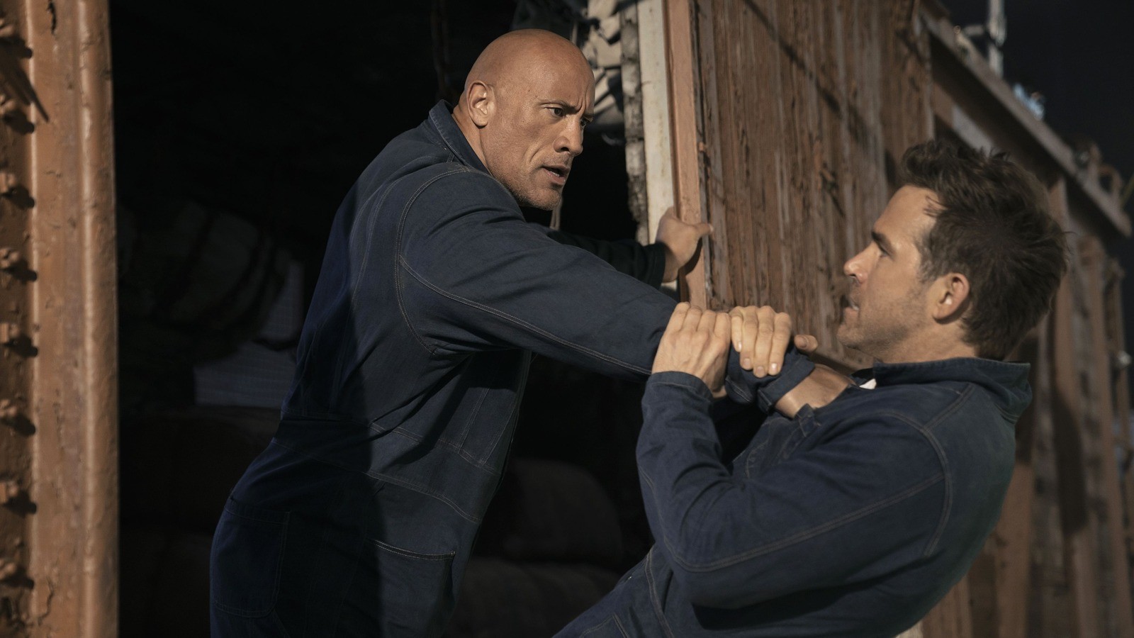 Dwayne Johnson and Ryan Reynolds have a tussle in Red Notice