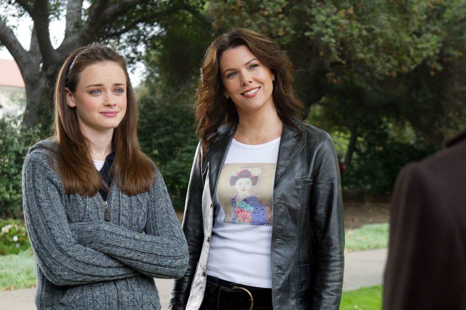 Alexis Bledel alongside Lauren Graham in scene in Gilmore Girls