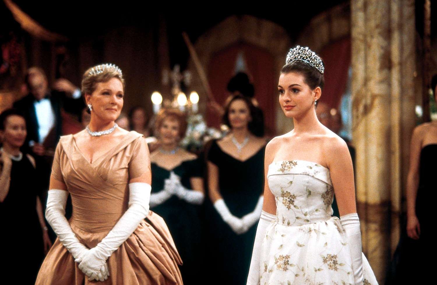 Julie Andrews and Anne Hathaway in a scene from The Princess Diaries