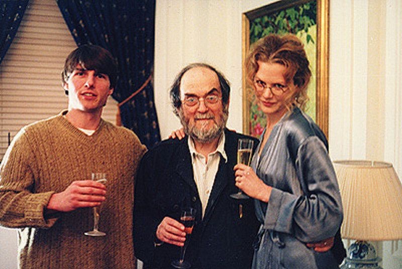 Tom Cruise, Nicole Kidman, and Stanley Kubrick share a drink on the sets of Eyes Wide Shut | Credits: IMDB