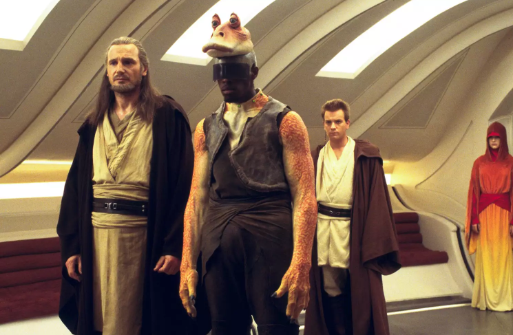 Liam Neeson as Qui-Gon Jinn, Ahmed Best as Jar Jar Binks, and Ewan McGregor as Obi-Wan Kenobi in 'Star Wars: Episode I - The Phantom Menace'. (Credit: LUCASFILM)