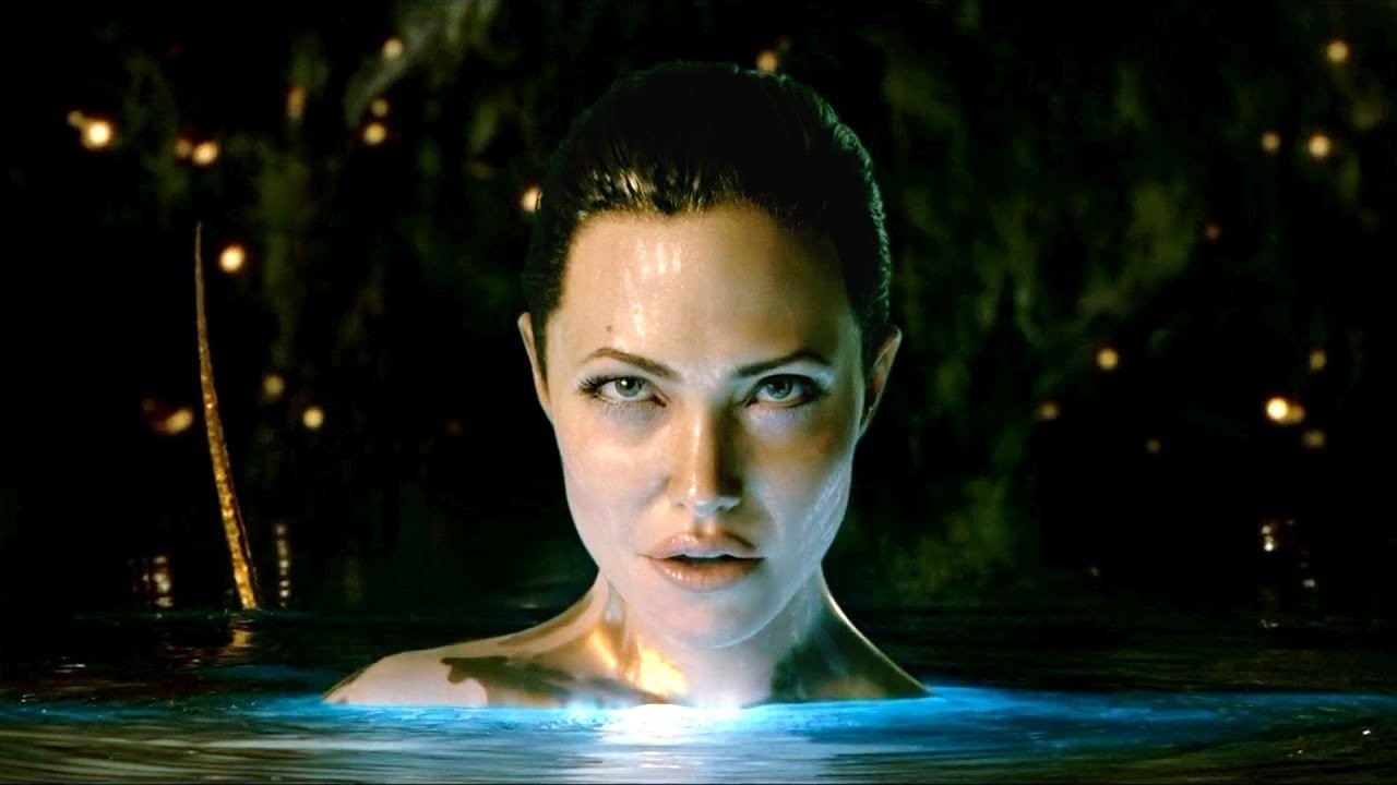 Angelina Jolie as the Mother confronts Beowulf in the film Beowulf