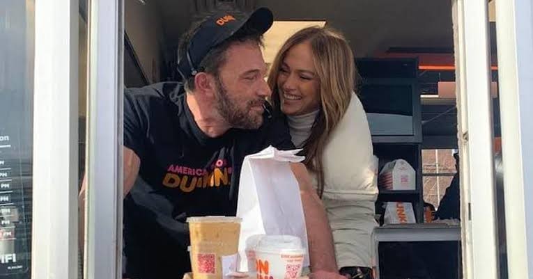 Jennifer Lopez and Ben Affleck in Dunkin' drive-thru in Super Bowl ad