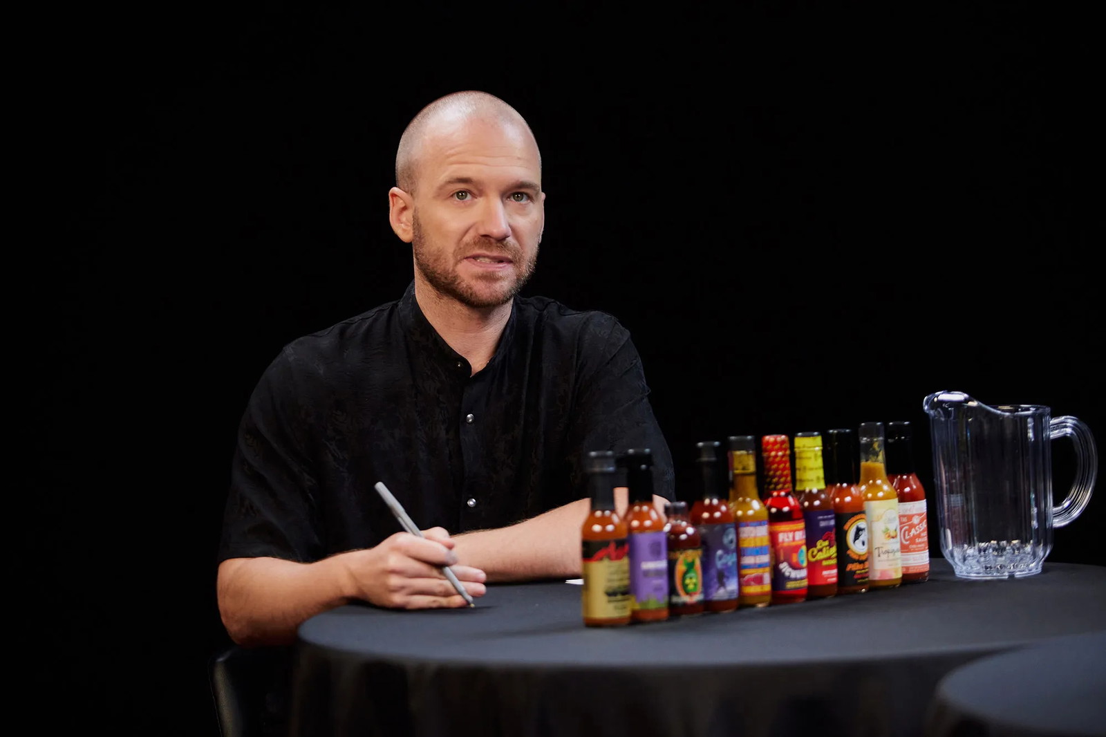 Chris Hemsworh is the new celbitybgiest on Sean Evans' Hot Ones