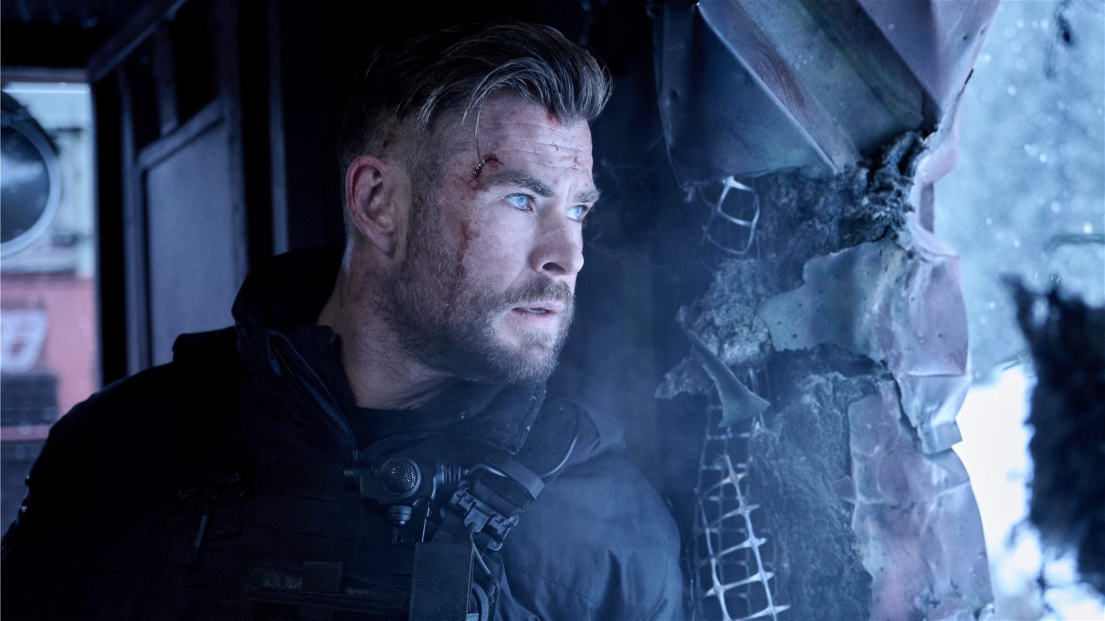 Chris Hemsworth as tayler Rake in Extraction 2