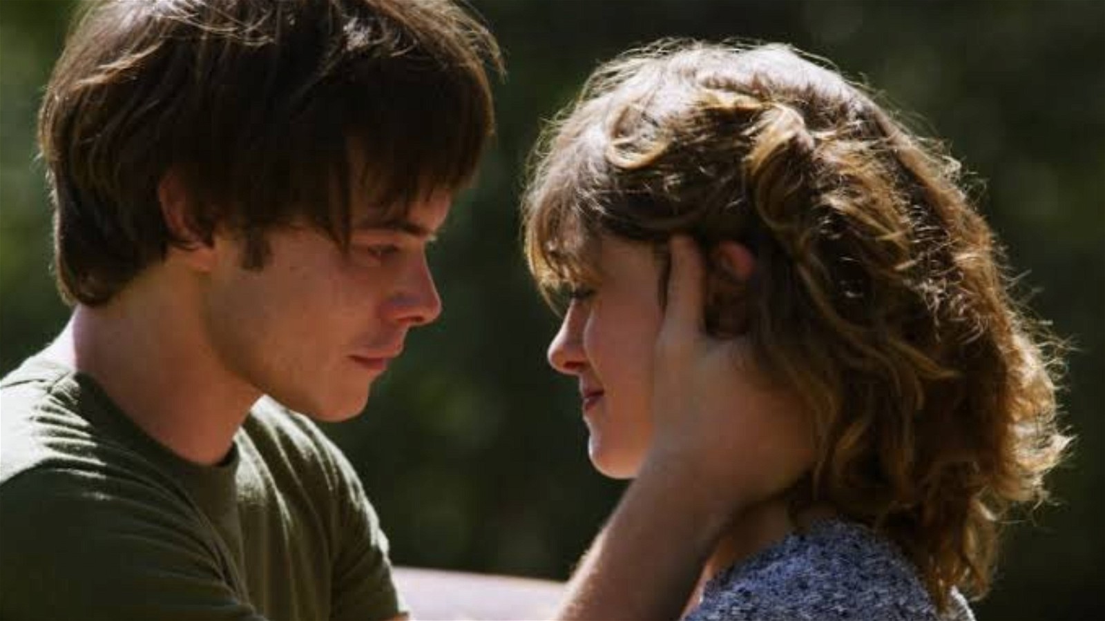 Jonathan and Nancy share a romantic moment in Stranger Things