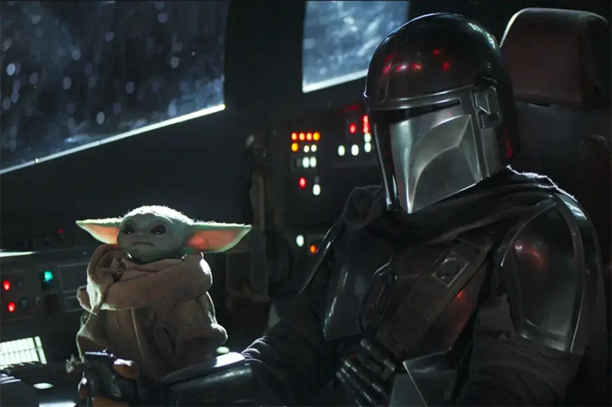 Pedro Pascal's Mandalorian travels in a spaceship with Grogu in The Mandalorian 