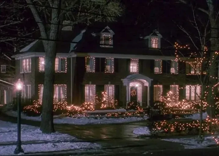 The original mansion in a still from Home Alone. | Credit: 20th Century Studios.