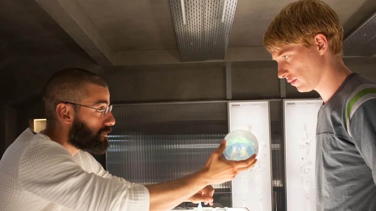 Oscar Isaac's dynamic with Domhnall Gleeson in Ex Machina was prased by fans | A24