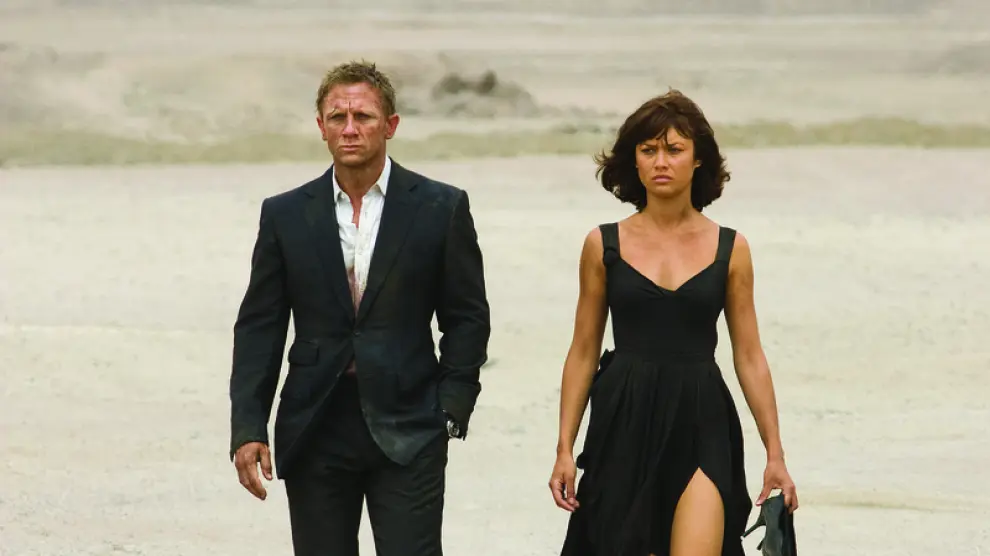 Daniel Craig as 007 and Olga Kurylenko as Bond Girl in Quantum of Solace. 