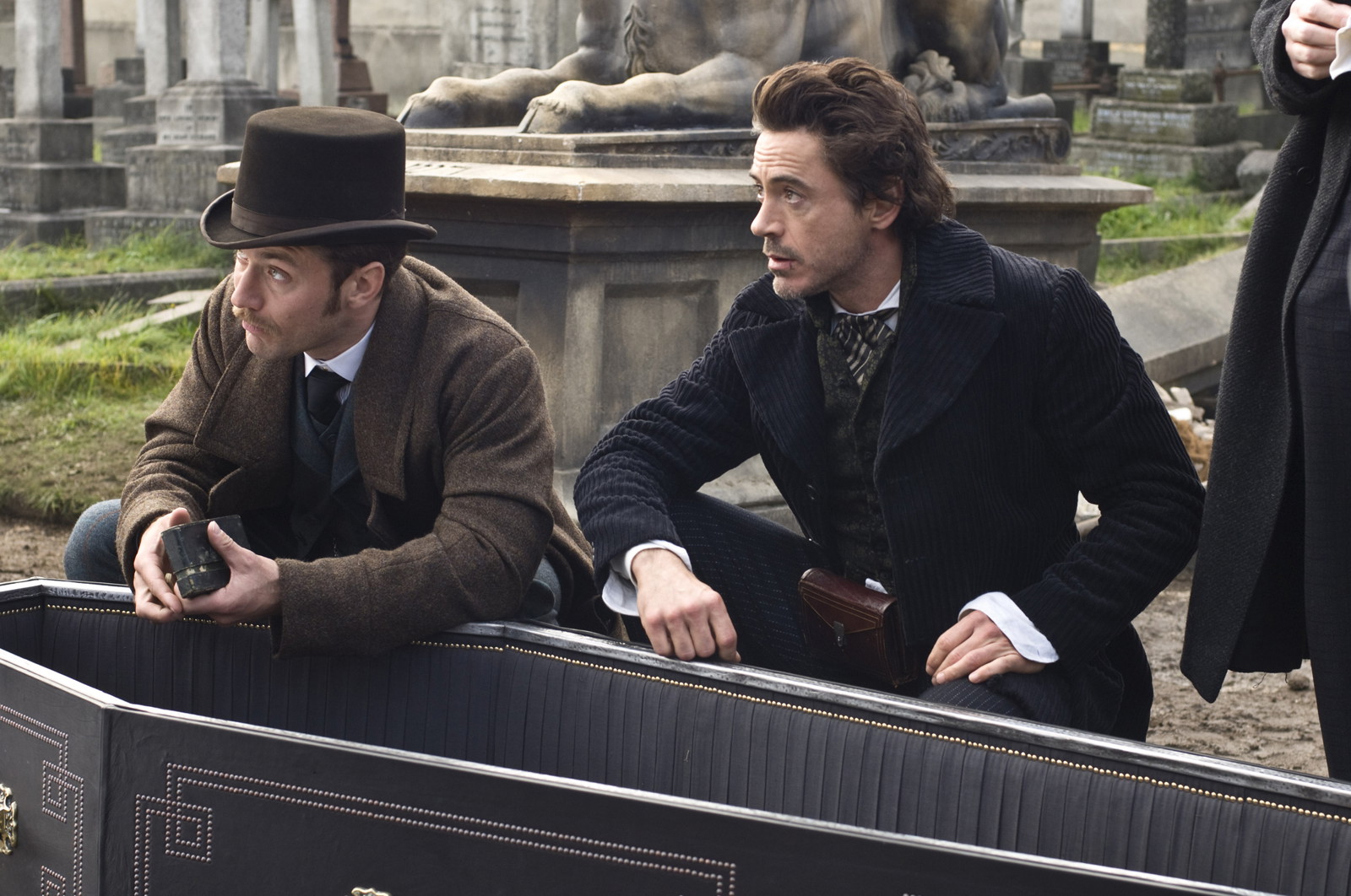 Robert downey Jr. and Jude Law in 2009's Sherlock Holmes | Warner Bros Pictures