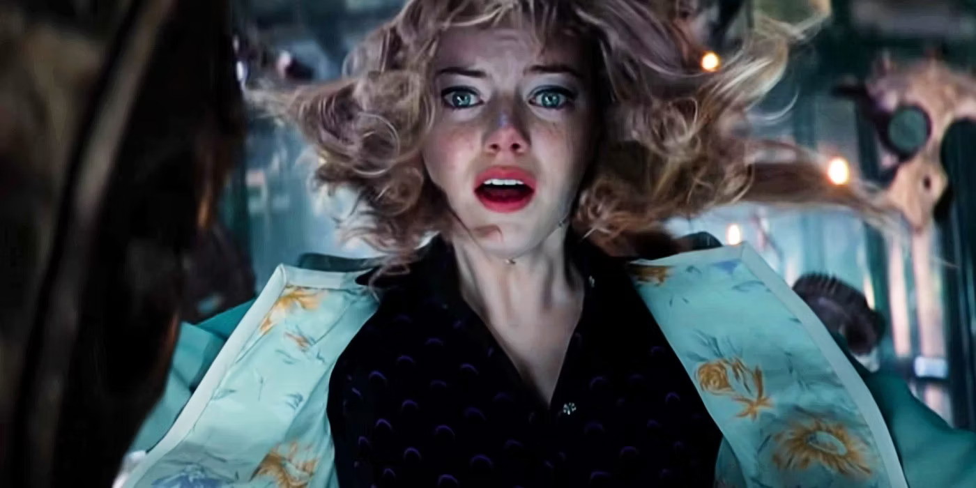 Emma Stone as Gwen Stacy looking up while falling to her death in Andrew Garfield's Amazing Spider-Man 2