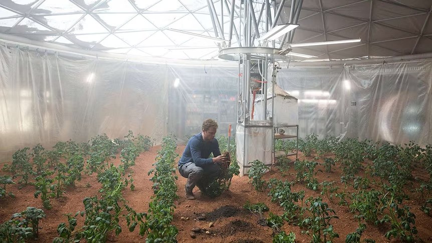 Mark Watney grows potatoes in his Hab in The Martian | 20th Century Fox
