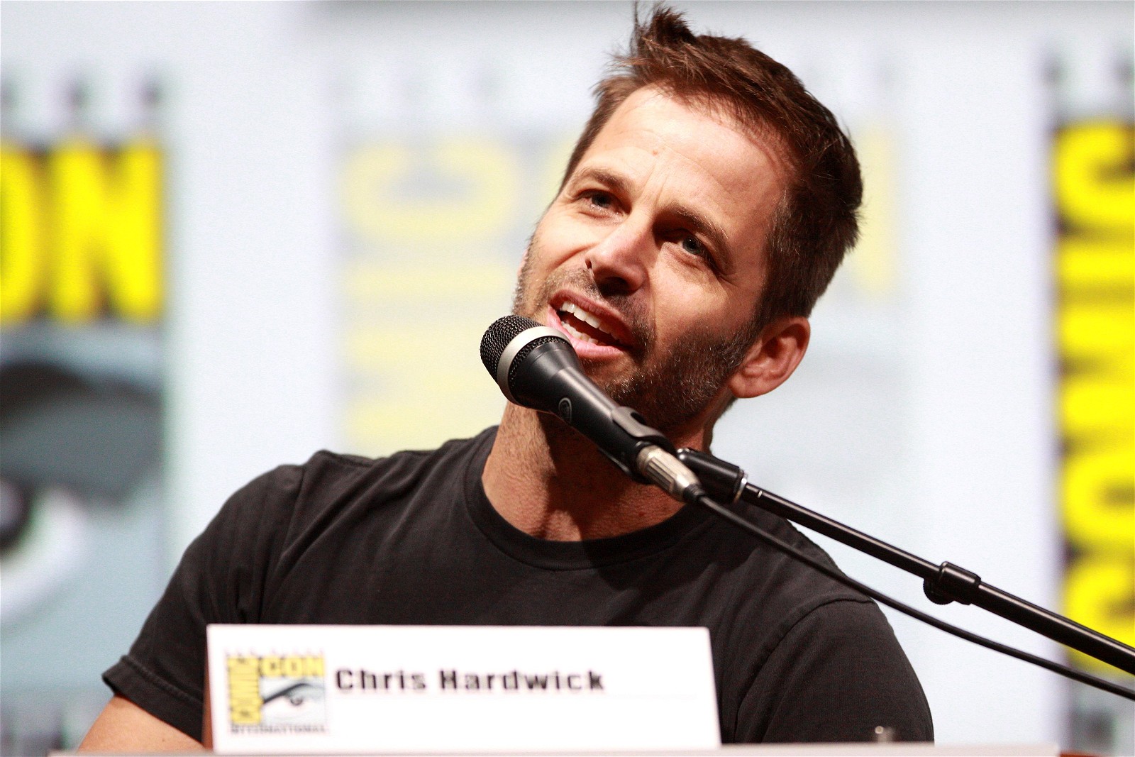Zack Snyder speaking to the audience at the 2013 San Diego Comic Con International