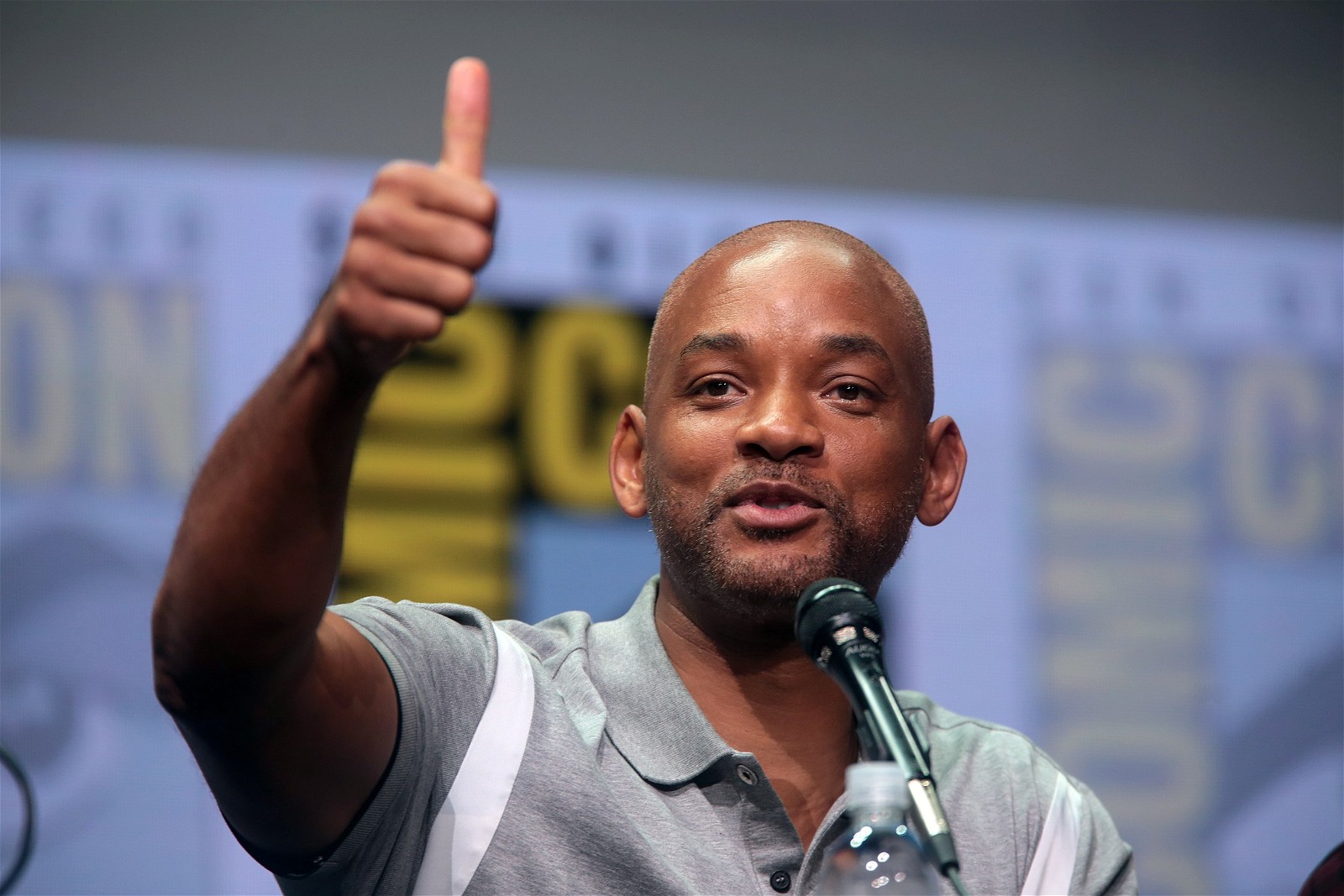 Will Smith speaking to the audience at the 2017 San Diego Comic Con International