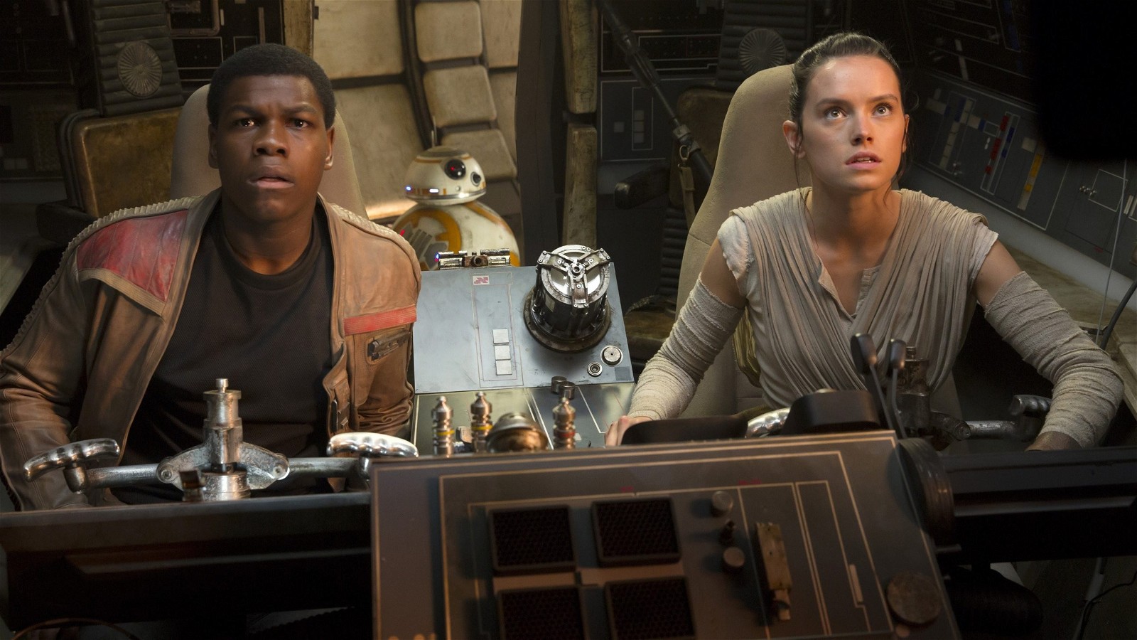 Daisy Ridely in action in a still from Star Wars: The Force Awakens