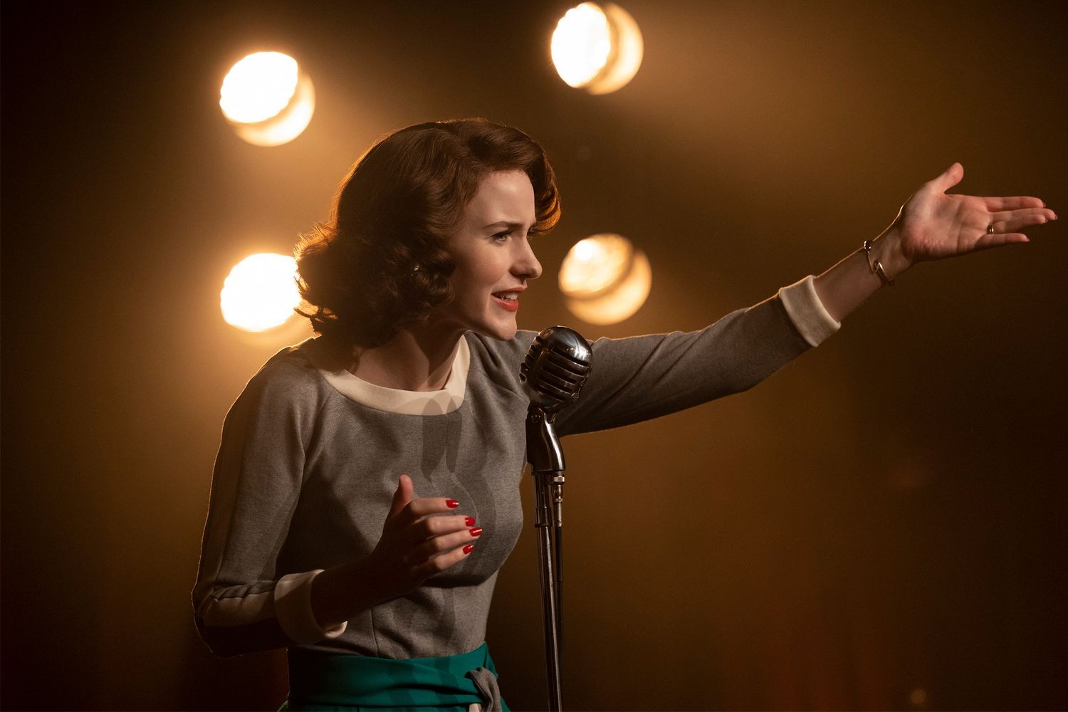 Rachel Brosnahan singing in a still from The Marvelous Mrs. Maisel 