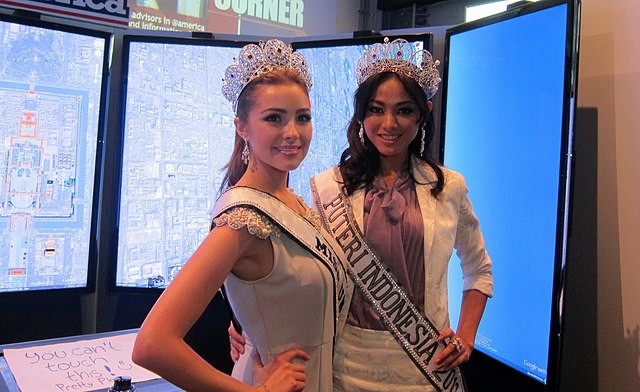 Miss Universe Olivia Culpo and Miss Indonesia Whulandary Herman