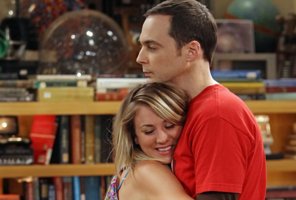 “We just all cried for ten minutes”: The Big Bang Theory Scene That Destroyed Kaley Cuoco, Forcing the Crew to Give Her a Group Hug