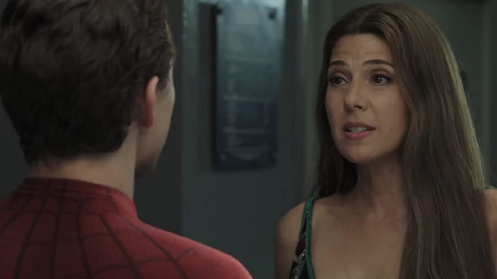 “I’m honestly surprised they invited her back”: Robert Downey Jr’s Ex-girlfriend and MCU’s Aunt May Marisa Tomei’s 1-Word Response to a Spider-Man Fan Causes Outrage