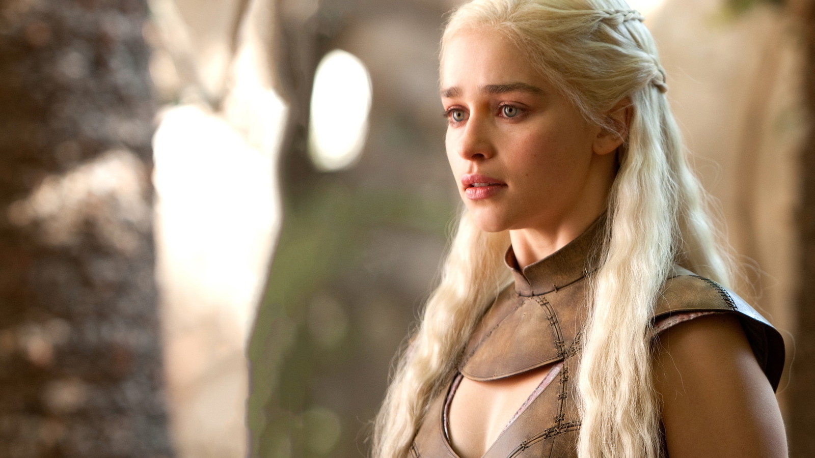 “Like the KGB was watching her every move”: Game of Thrones Star Had to Fight to Save Her Neck after Emilia Clarke Gave Up Defending the Series in Public