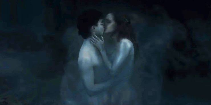 Daniel Radcliffe and Emma Watson’s kiss in Deathly Hallows Part 1 | Warner Bros