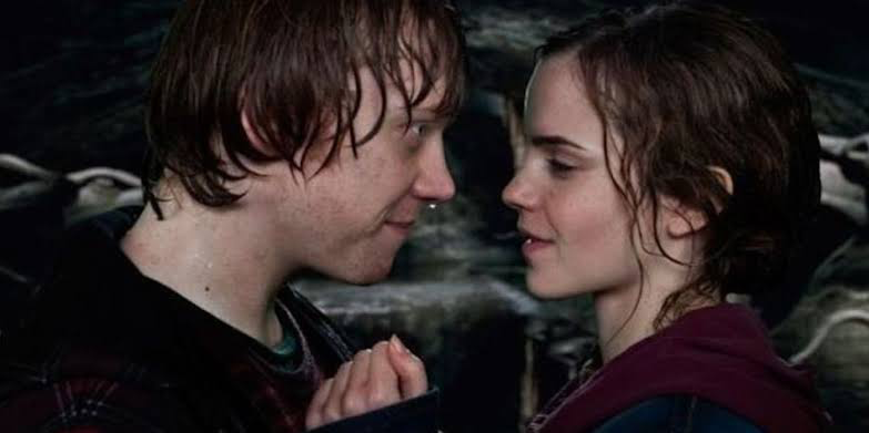 Rupert Grint and Emma Watson in Deathly Hallows Part 2 | Warner Bros