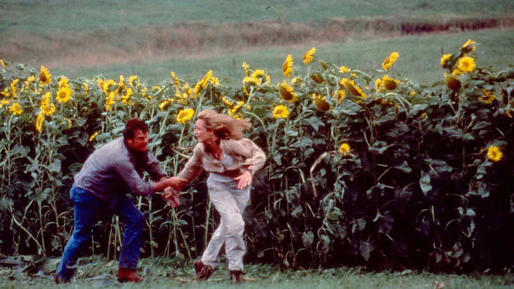 “I might be going crazy but I don’t think I can see”: Bill Paxton Suffered Temporary Blindness Along With His Twister Co-star Helen Hunt Because of Unhealthy Shooting Conditions