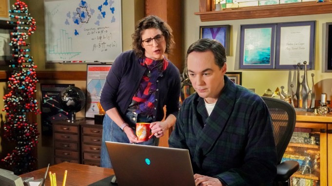 Jim Parsons and Mayim Bialik in Young Sheldon
