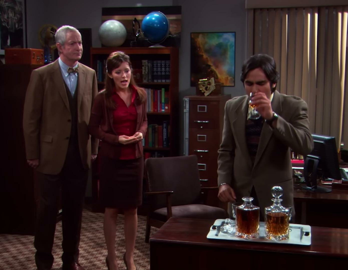 “Typical season 1 weirdness”: The Big Bang Theory Fans are Just Realizing Kunal Nayyar’s Raj Broke Continuity in 1 Scene by Speaking in Front of Kaley Cuoco’s Penny Without Being Drunk