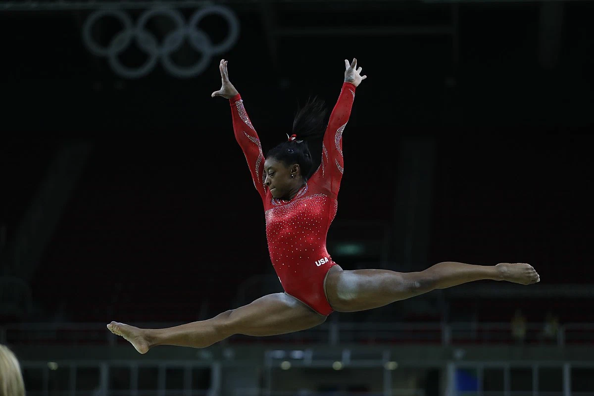 “She is the biggest tiny person on the planet”: Fans Can Not Believe How Tall Simone Biles is as the 2x Olympic Gold Medalist Shares Screen With a Baseball Player