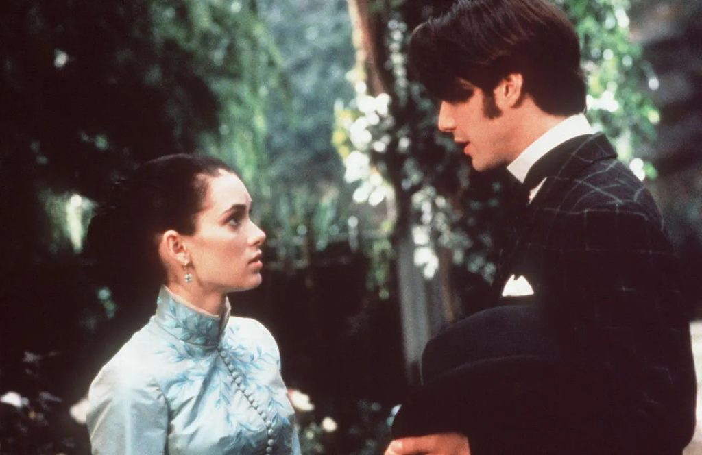 Winona Ryder and Keanu Reeves in Bram Stoker's Dracula dir. by Francis Ford Coppola [Credit: Columbia Pictures/Sony Pictures]