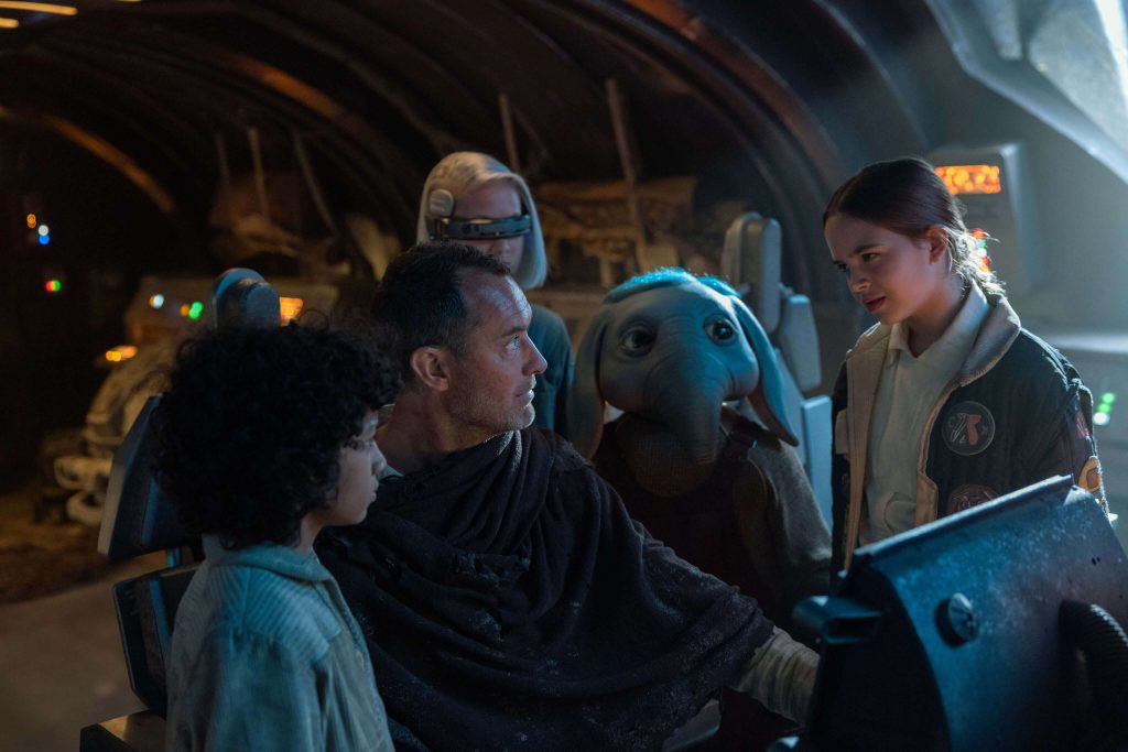 Jude Law with the child actors in a still from Star Wars: Skeleton Crew | LucasFilm/Disney+