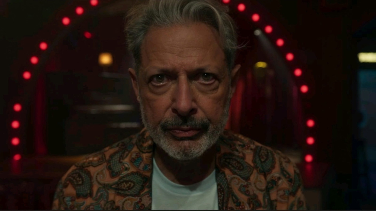 Kaos Season 1 Review — Jeff Goldblum Dazzles in a Stellar Performance!